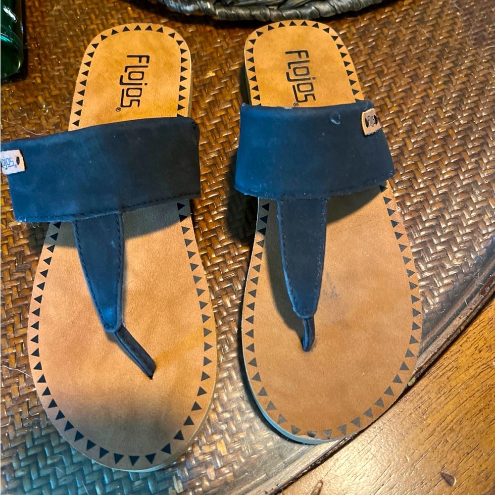 Sz 8 woman’s flojos sandals